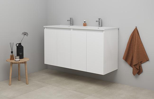 Sanibell Online 121 m&oslash;bels&aelig;t m/4 grebsfri l&aring;ger og dobbeltvask - Mat hvid - Flatpack