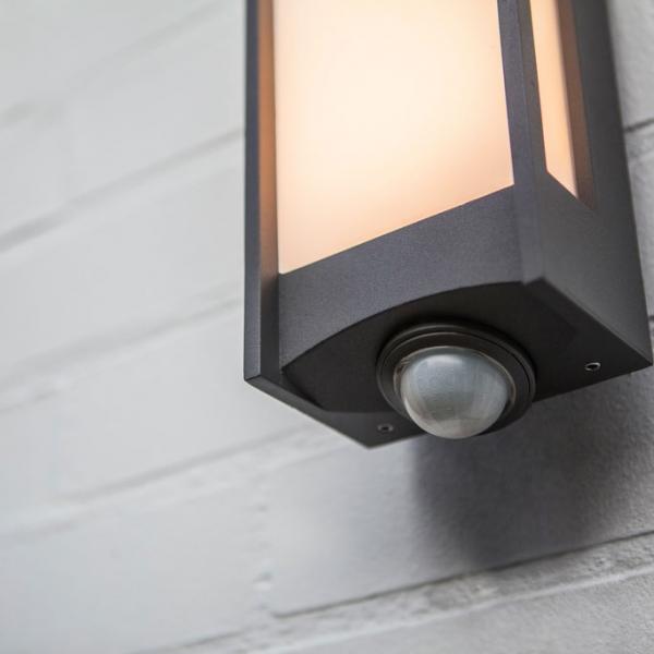 Lutec Architectural Qubo udend&oslash;rslampe til v&aelig;g m/PIR-sensor